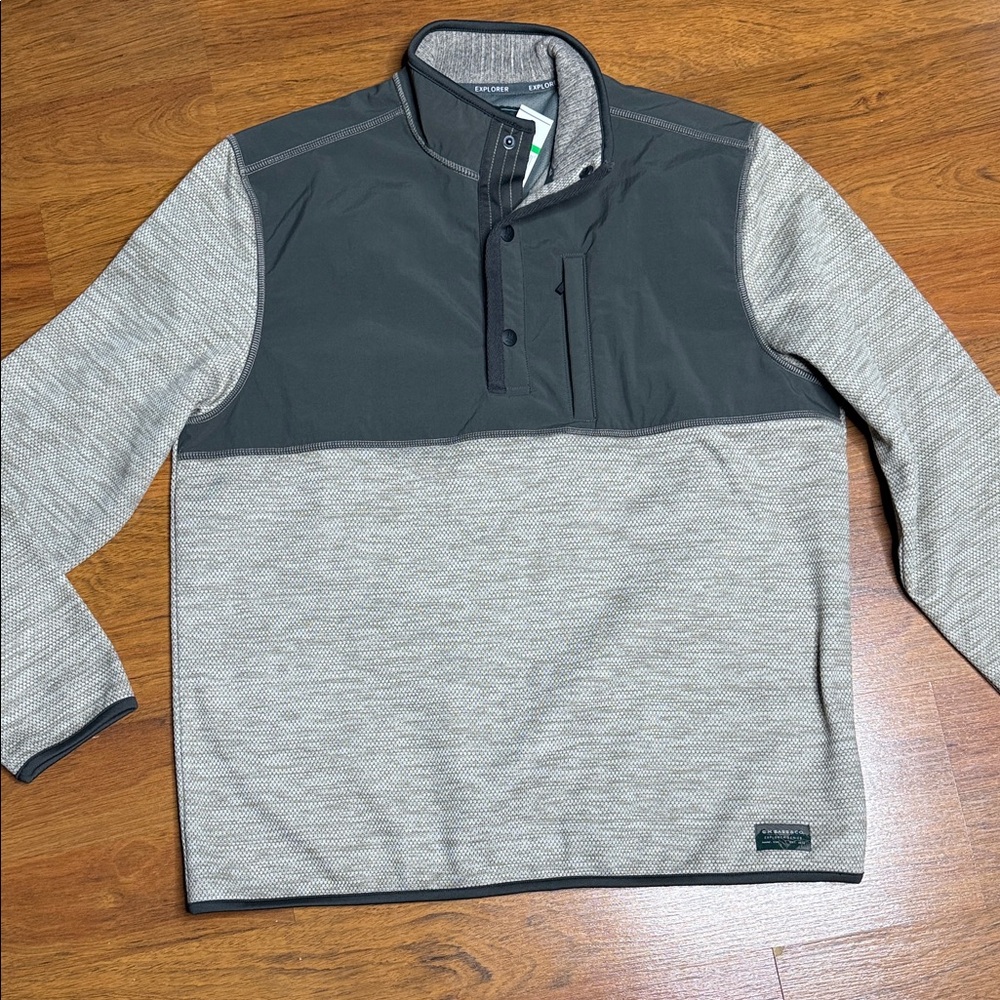 G. H . Bass & Co green & tan 1/4 button snap men’s pullover